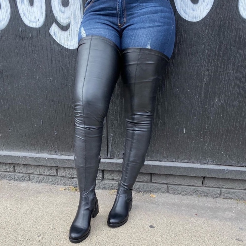BLACK THIGH HIGH BOOTS